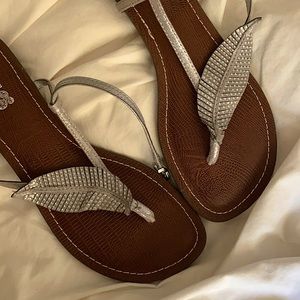 Carlos silver leaf sandals